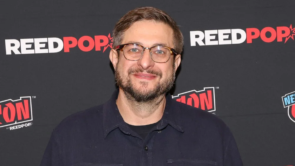 Eugene Mirman se recupera tras grave accidente automovilístico