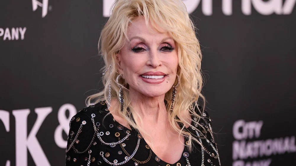 Dolly Parton cancela su residencia en Las Vegas por efectos secundarios de su tratamiento de salud