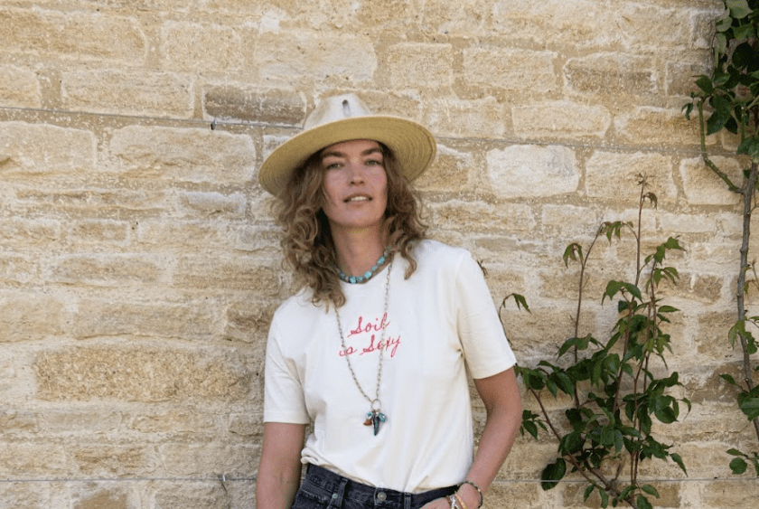 Arizona Muse impulsa la agricultura regenerativa en la moda durante foro en Reino Unido