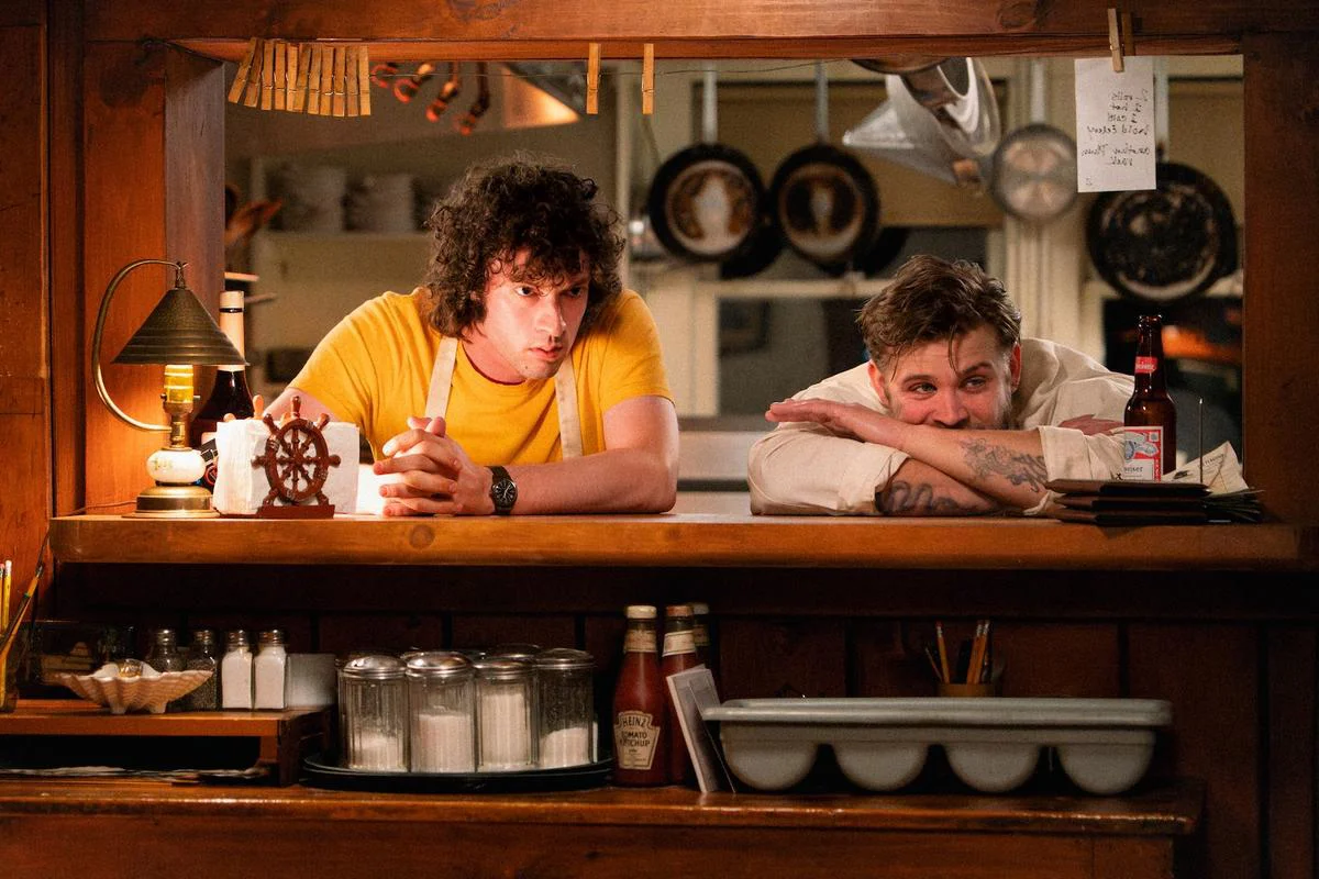 Revelan tráiler de 'Tony', biopic sobre Anthony Bourdain protagonizado por Dominic Sessa