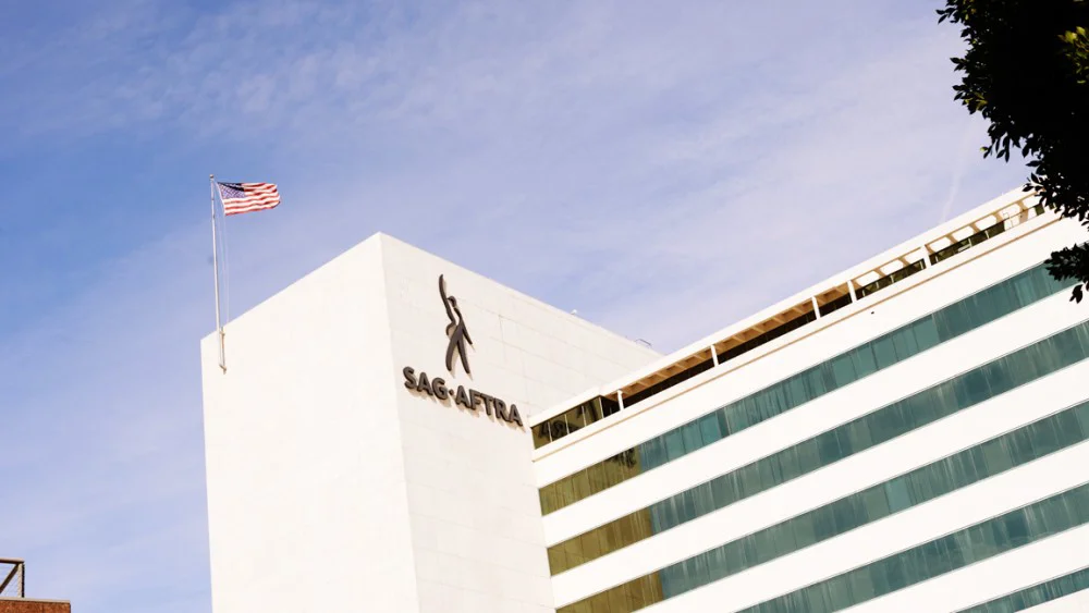 SAG-AFTRA revela detalles de acuerdo provisional: protecciones de IA y fusión de pensiones
