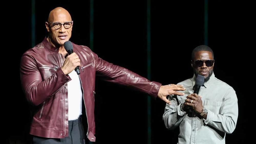 Dwayne Johnson protagoniza un roast subido de tono contra Kevin Hart en Netflix