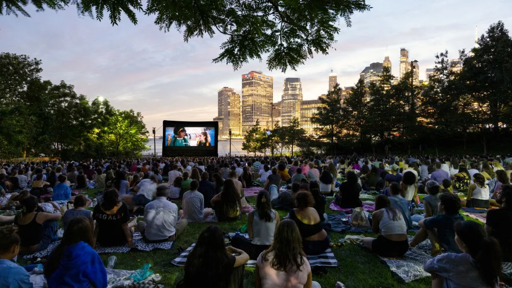 Persol patrocina la serie de cine al aire libre 'Movies With A View' en Brooklyn Bridge Park