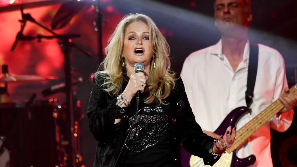 Bonnie Tyler es hospitalizada en Portugal tras cirugía intestinal de emergencia