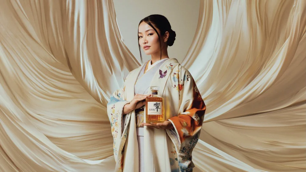 Anna Sawai es nombrada primera embajadora global del whisky Hibiki de Suntory