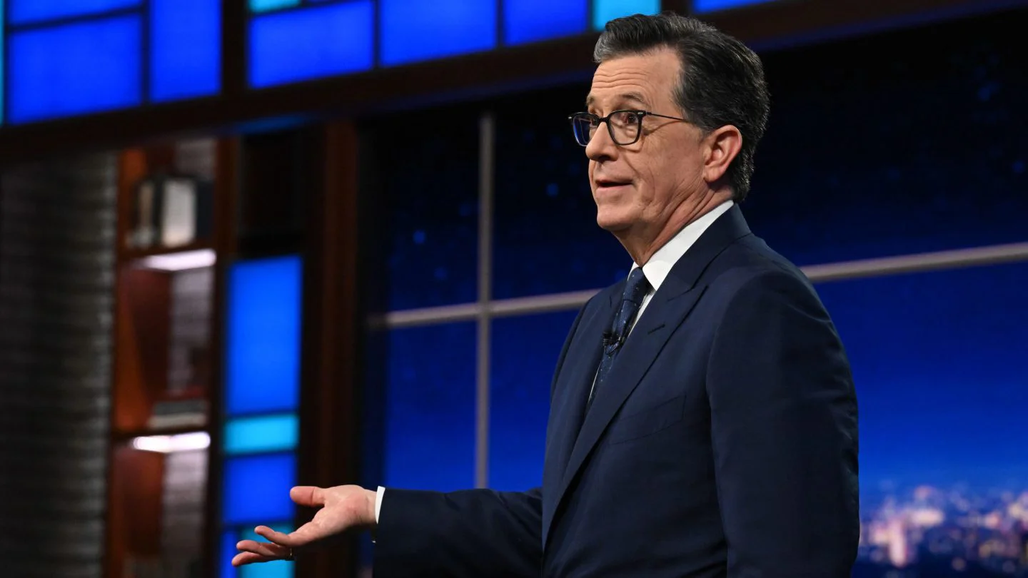 Stephen Colbert conduce programa de acceso público en Monroe tras finalizar su etapa en CBS