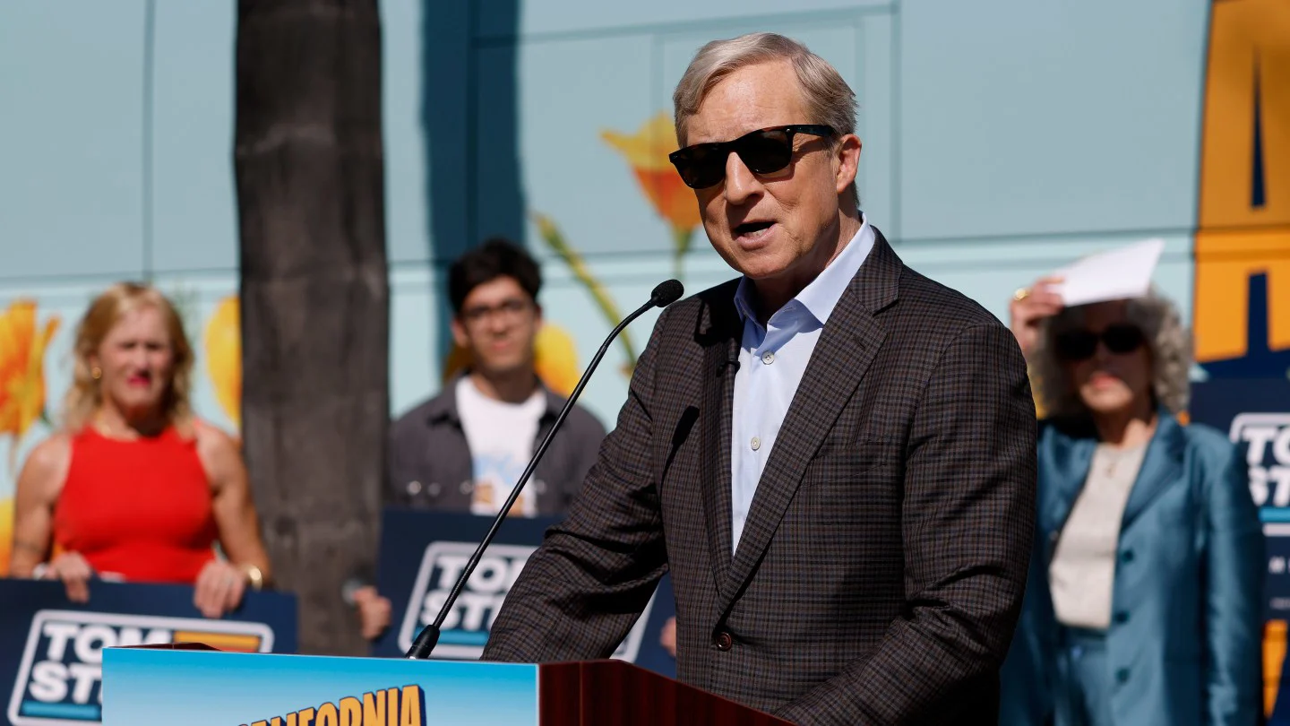 Tom Steyer denuncia fusión Paramount-WBD como una 'toma de control derechista' de los medios