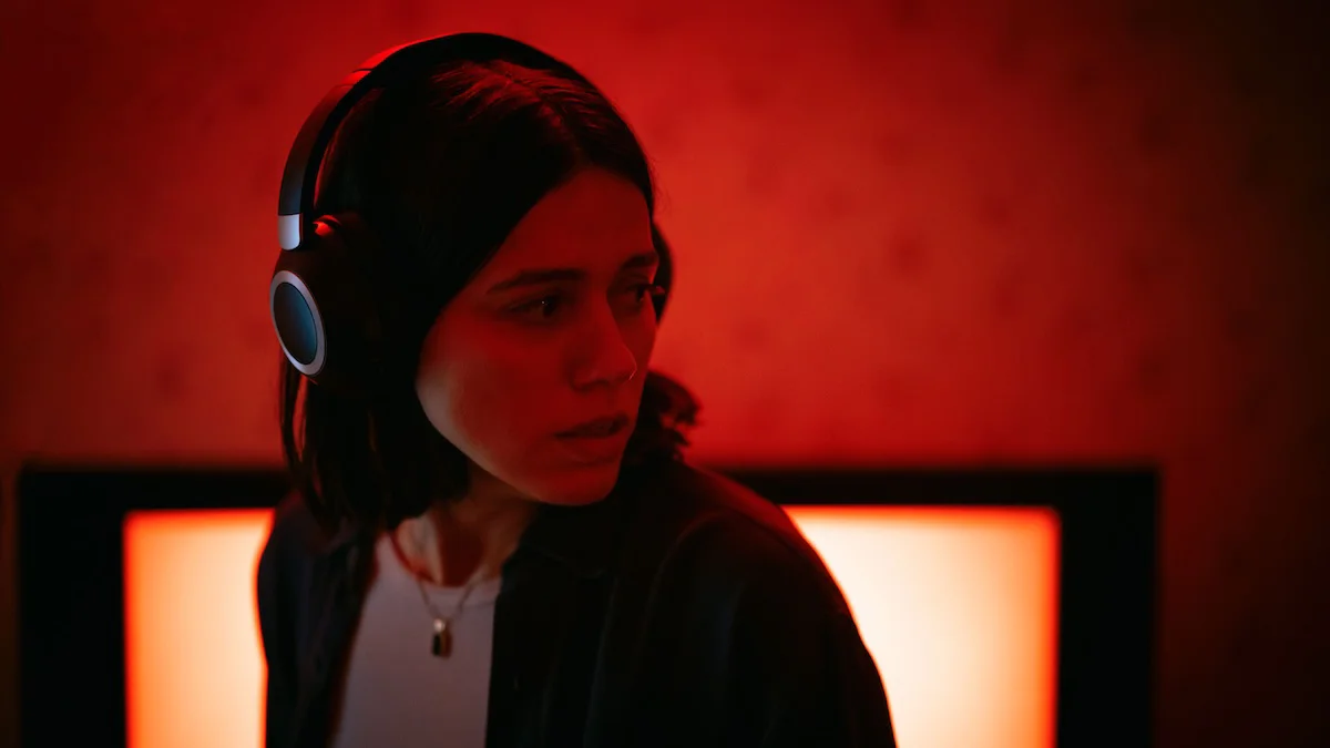 A24 estrena 'Undertone: Frecuencia maldita', ópera prima de Ian Tuason filmada en su casa natal
