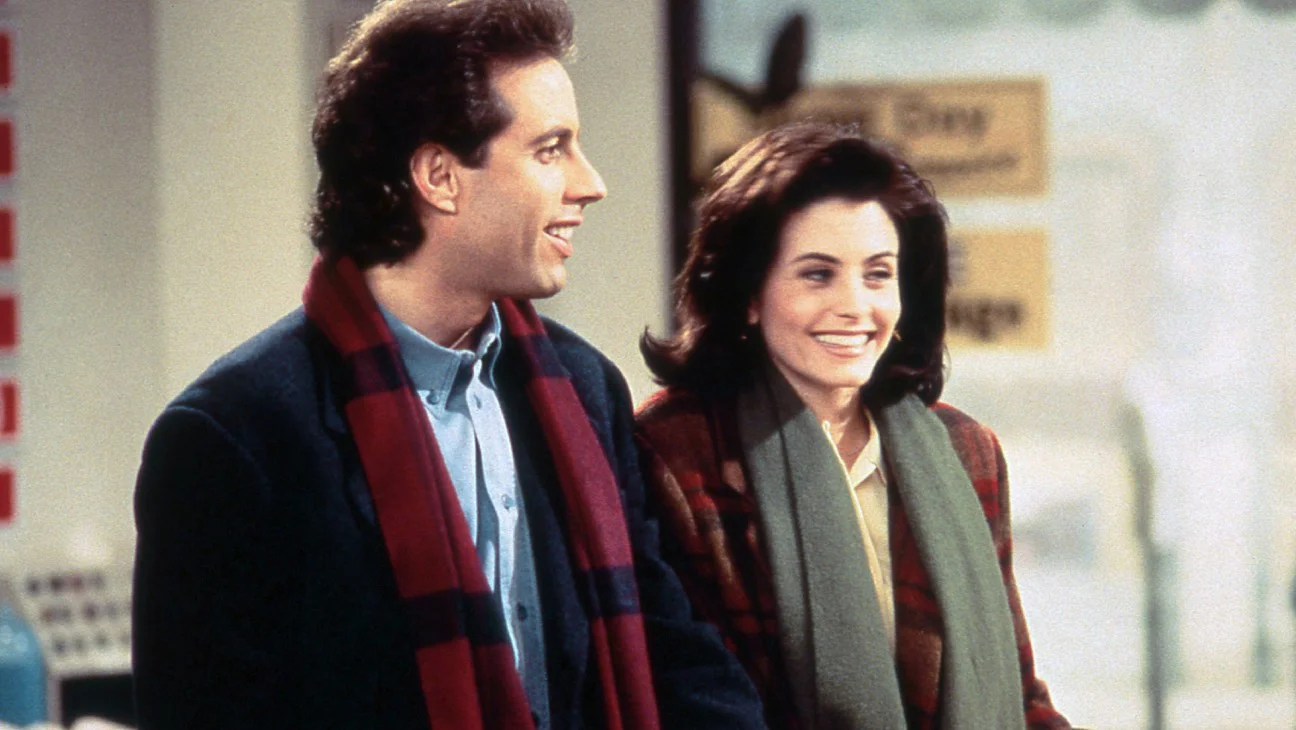 Jerry Seinfeld bromea que 'Friends' fue un intento de NBC de replicar su serie con 'gente guapa'