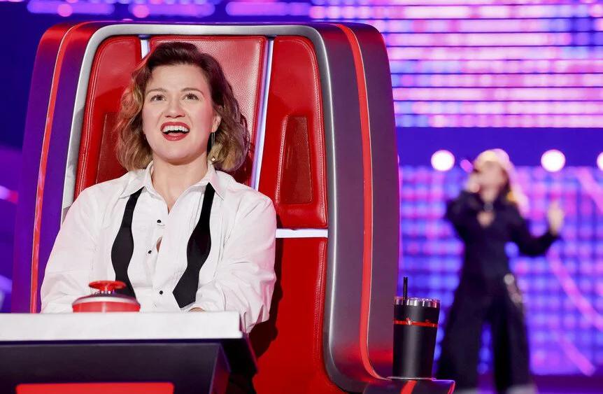Kelly Clarkson regresa como coach a la temporada 30 de 'The Voice'