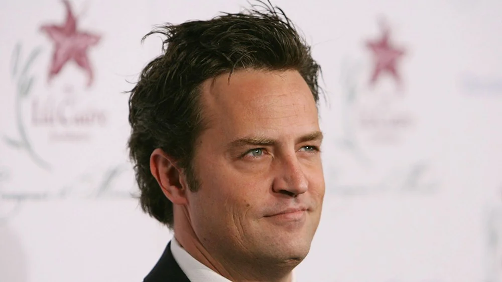 Subastan objetos personales de Matthew Perry para combatir el estigma de la adicción