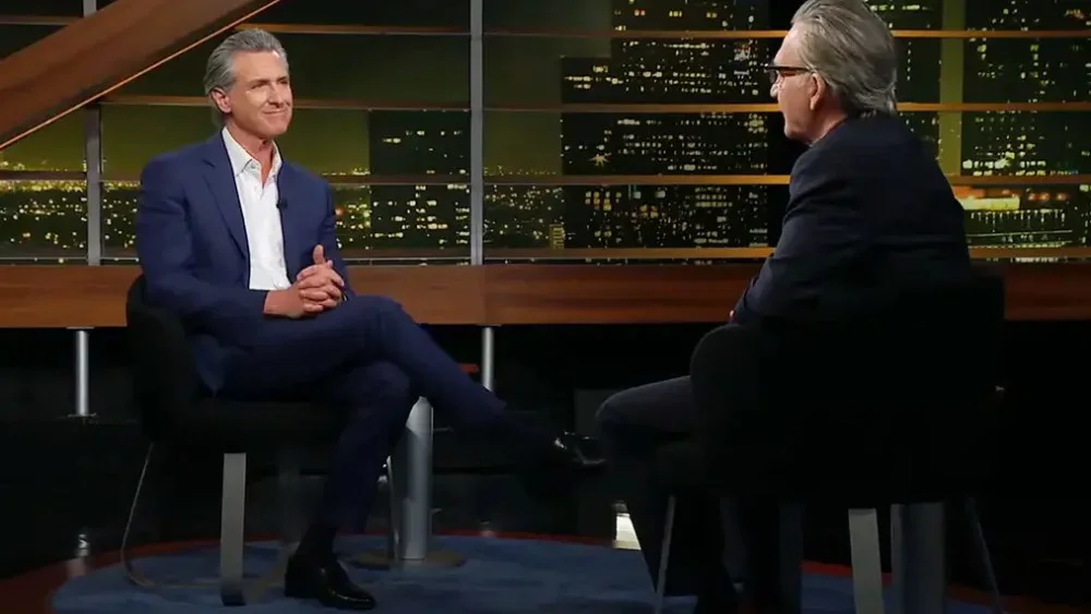 Gavin Newsom promociona libro en 'Real Time' y discute política con Bill Maher