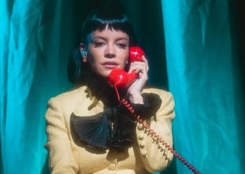 Lily Allen presenta su show unipersonal 'West End Girl' en Los Ángeles