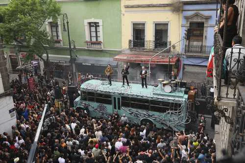 U2 grabó escenas para video musical en el Centro Histórico