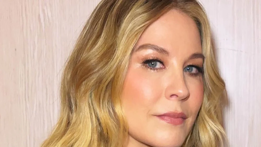 Jenna Elfman se une al elenco de 'The Interrogator', serie dramática de Fox protagonizada por Stephen Fry