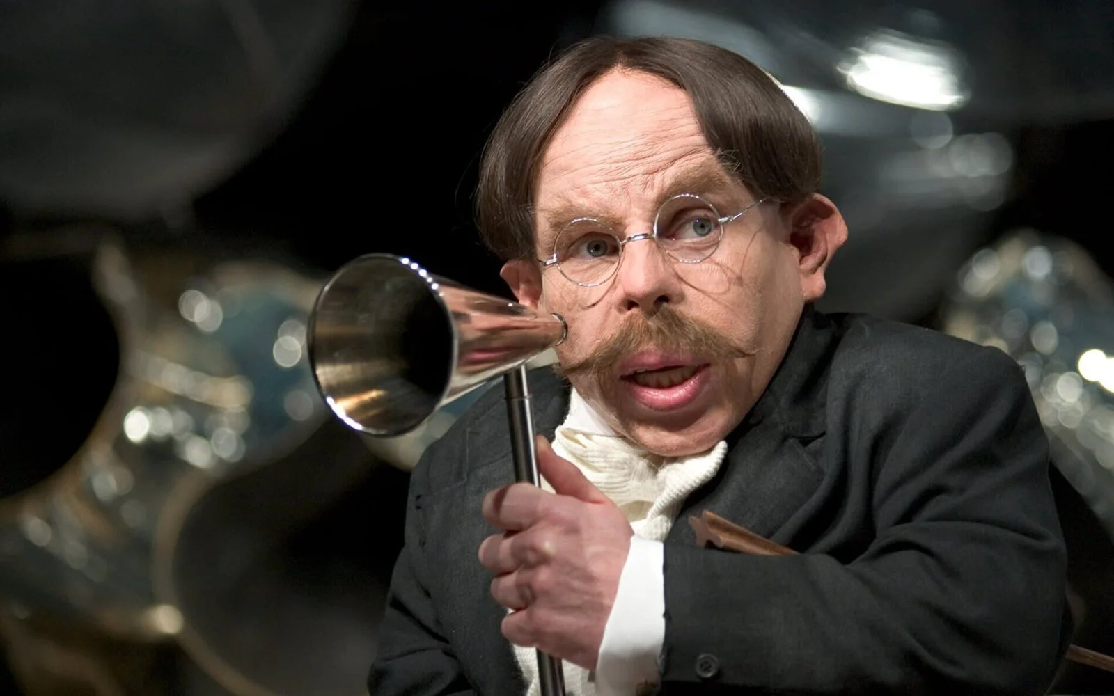 Warwick Davis afirma que la serie de Harry Potter será más profunda que las películas