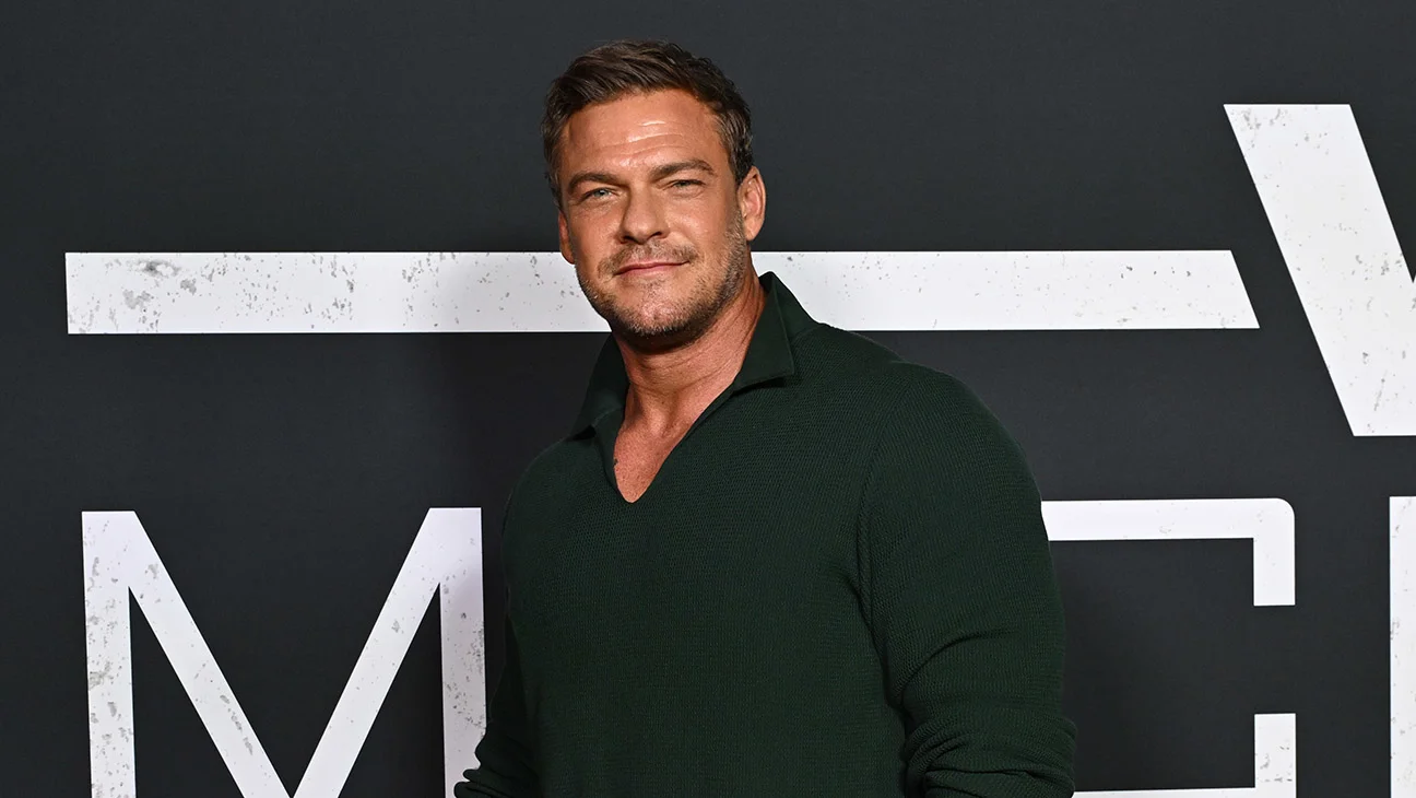 Alan Ritchson rompe el silencio sobre pelea viral en motocicleta