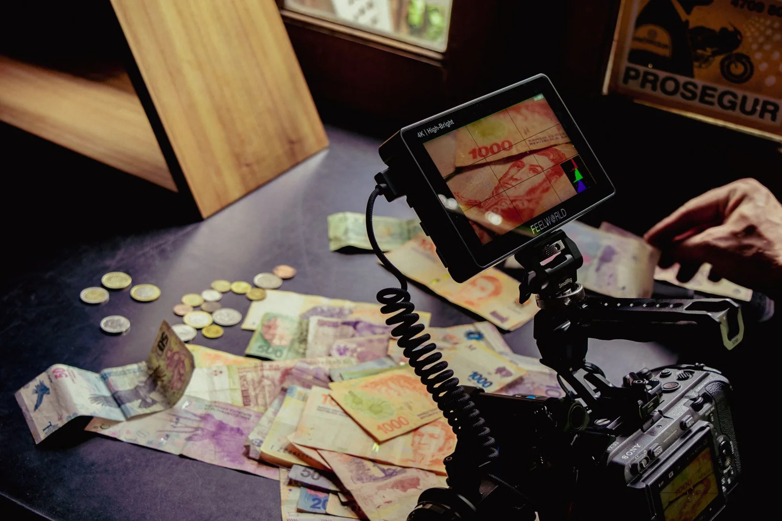 El dinero como personaje: cómo el cine retrata la deuda y la ambición | Cine PREMIERE