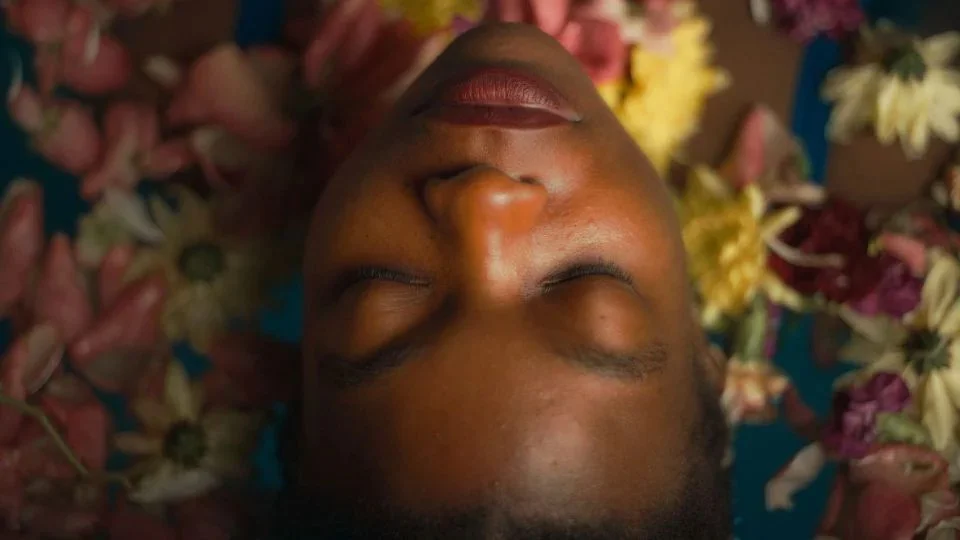 Documental de Neema Ngelime sobre el cuerpo femenino en Tanzania gana premios en Locarno