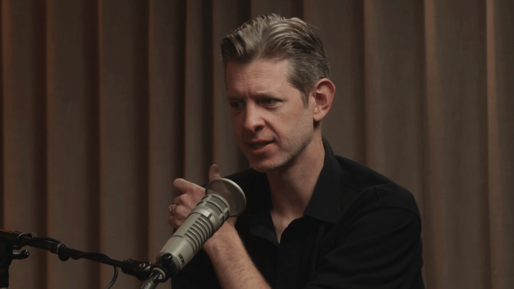Sean Fennessey critica alianza de The Ringer con Netflix y segmentos de IA sobre Roger Ebert