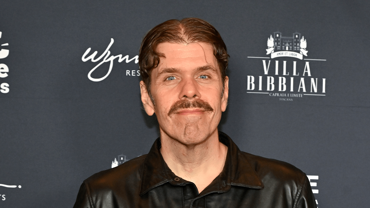 Familia de Pérez Hilton revela que hijos escaparon de casa durante incidente de autolesión; blogger hospitalizado y cuenta eliminada
