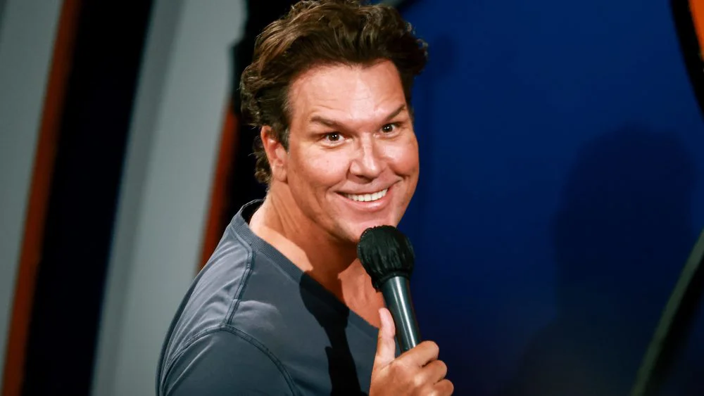Documental revela que hermano de Dane Cook robó 12 millones y ocultó dinero en salsa para pasta