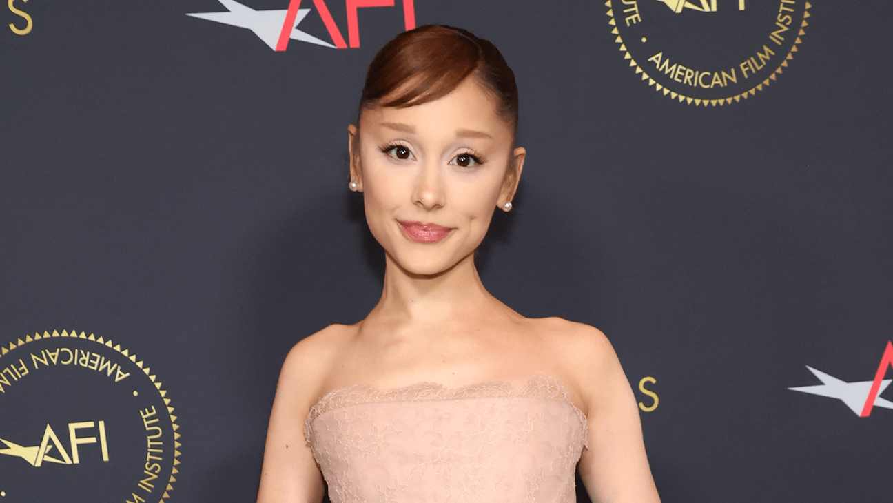 Ariana Grande se retira de 'Sunday in the Park With George'
