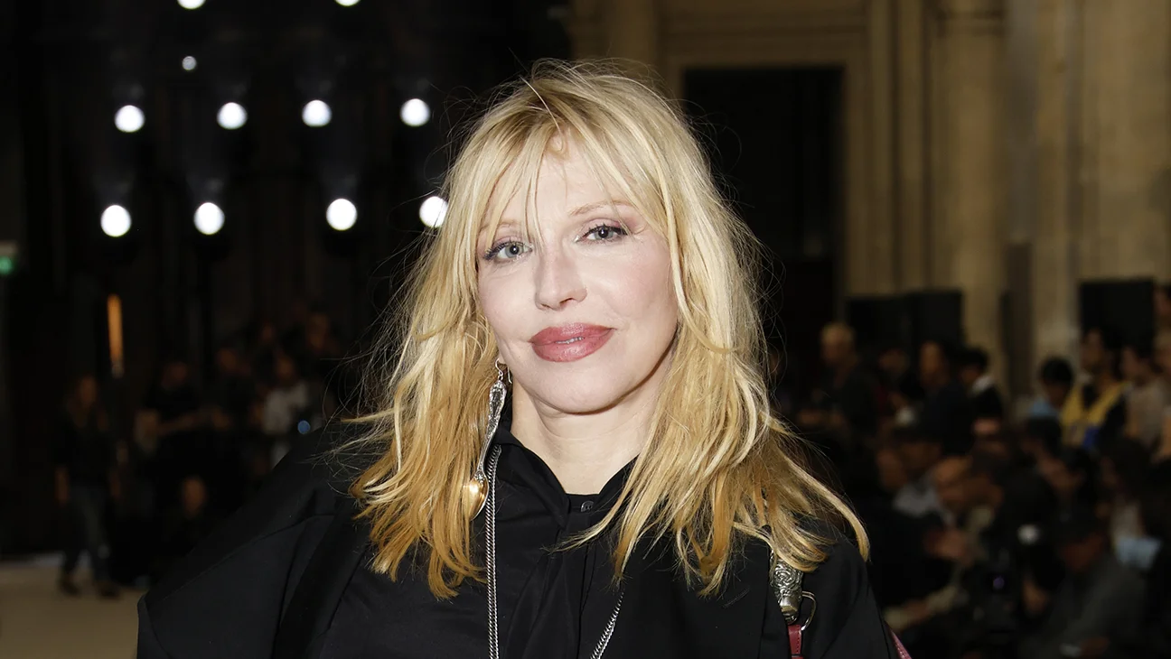 Courtney Love revela que médicos le pronosticaron la muerte tras mudarse a Inglaterra en 2019