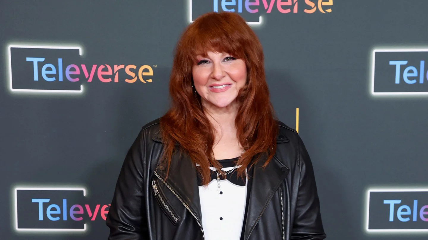Julie Klausner aboga por el regreso de la sitcom de 'comedia dura' y critica la comedia para teléfonos