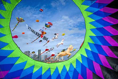 Festival Internacional de Cometas llena el cielo de Colombo