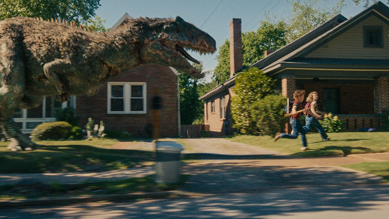 'The End of Oak Street' debuta en cines y compite con la franquicia 'Jurassic'