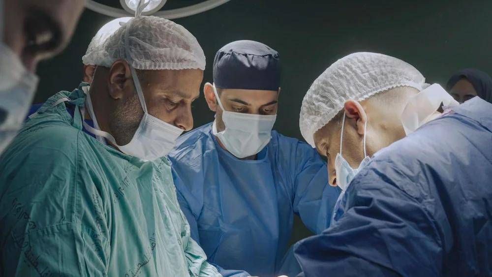 Presentan documental 'American Doctor' sobre médicos estadounidenses en Gaza