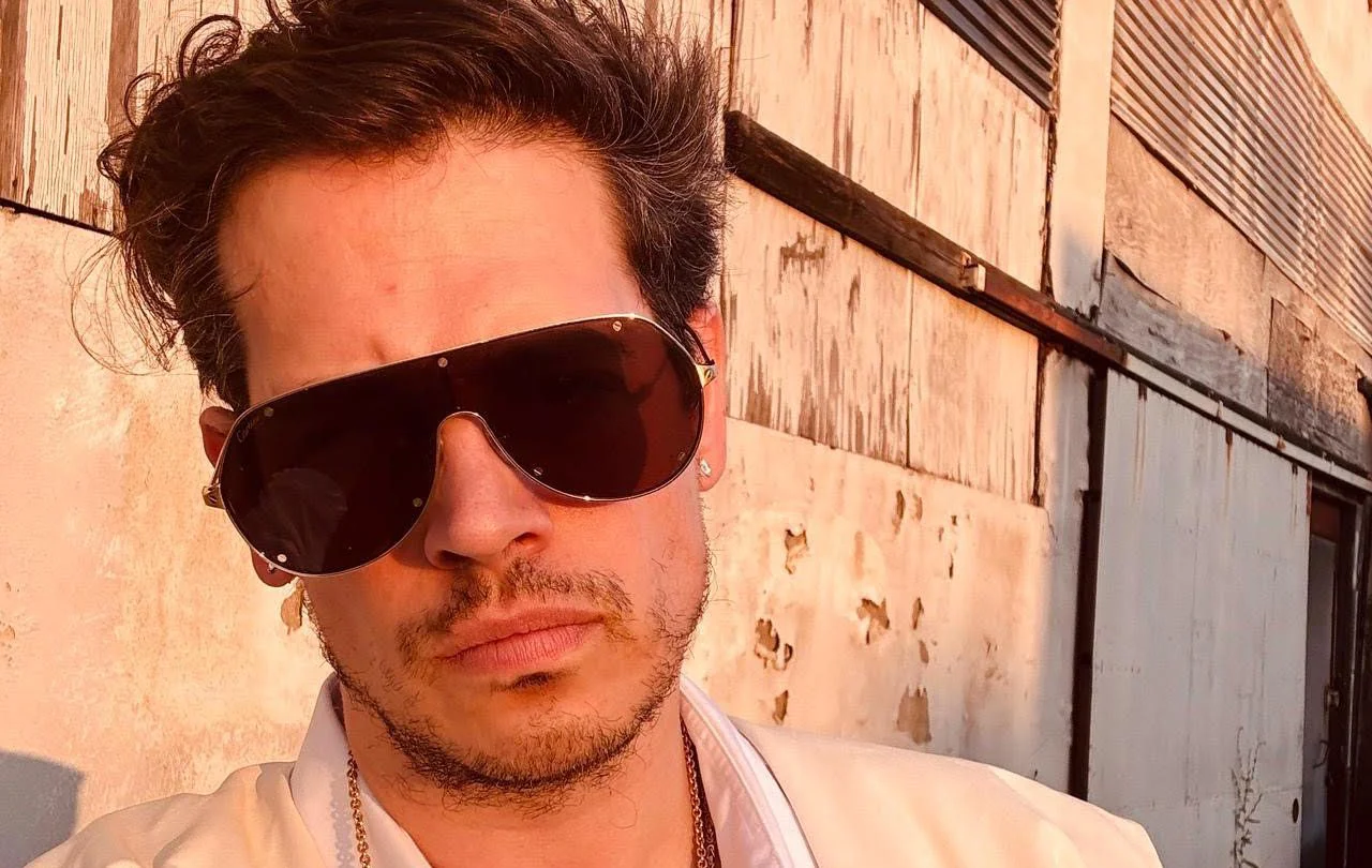 Detienen a Milo Yiannopoulos en Luisiana por exceder su visa tras reporte de Laura Loomer