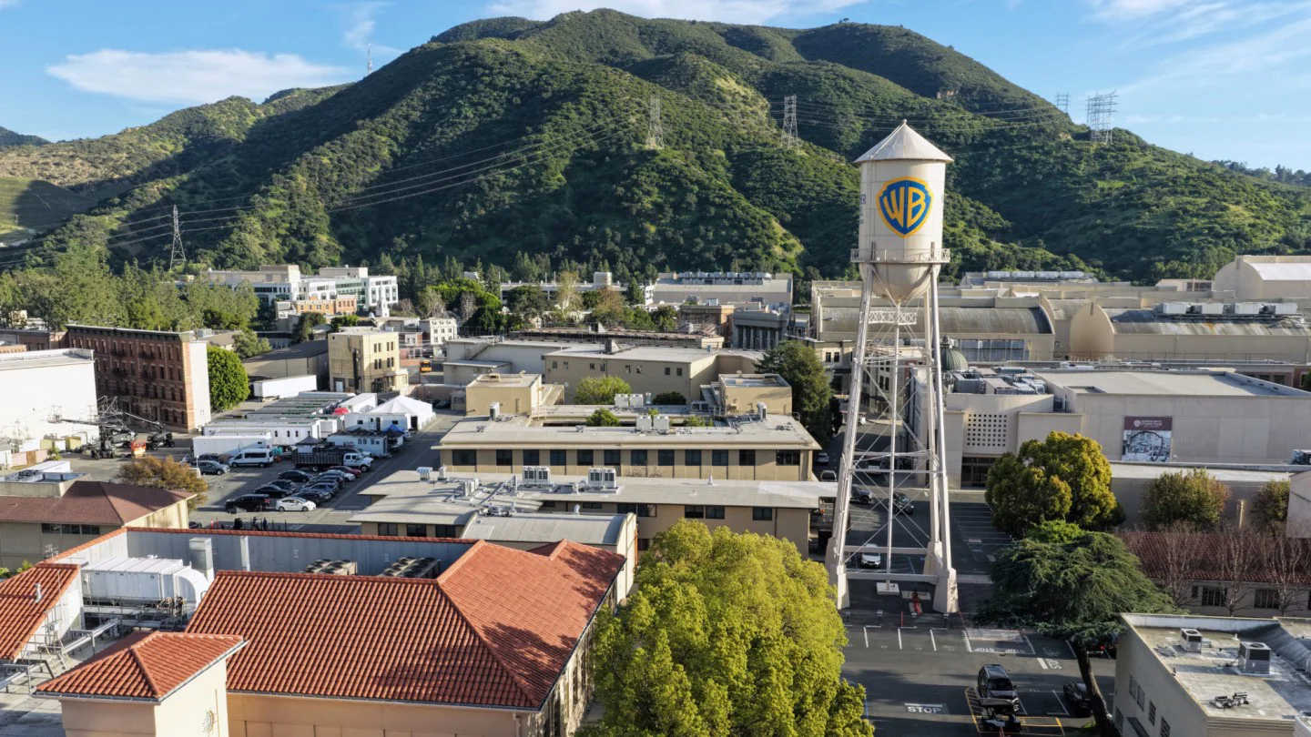 Fusión Paramount-Warner Bros. amenazaría 4,500 empleos en Los Ángeles, advierte informe del condado