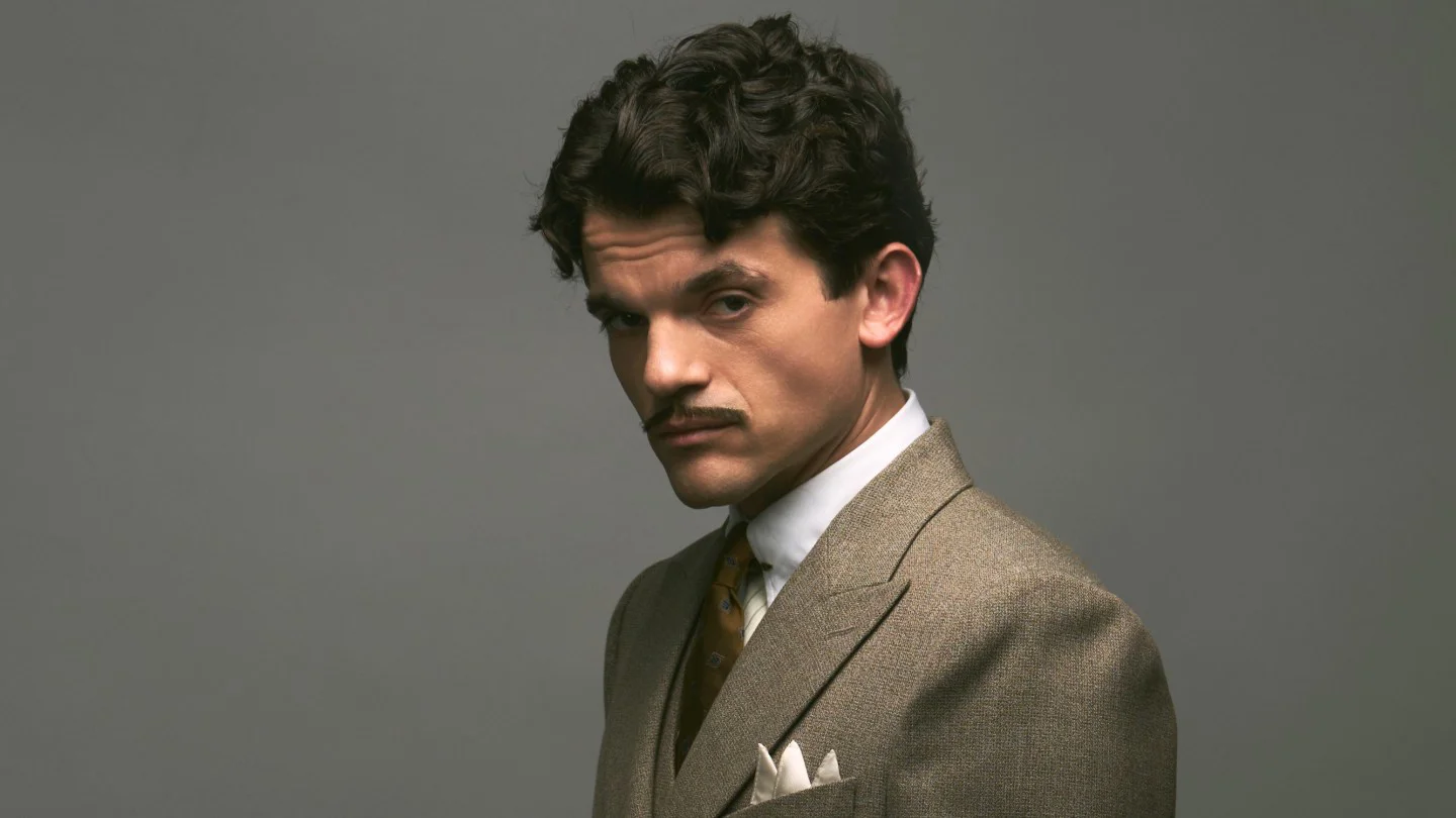 Edward Bluemel encarna al joven Hercule Poirot en la nueva serie 'Hercule' de BBC y BritBox
