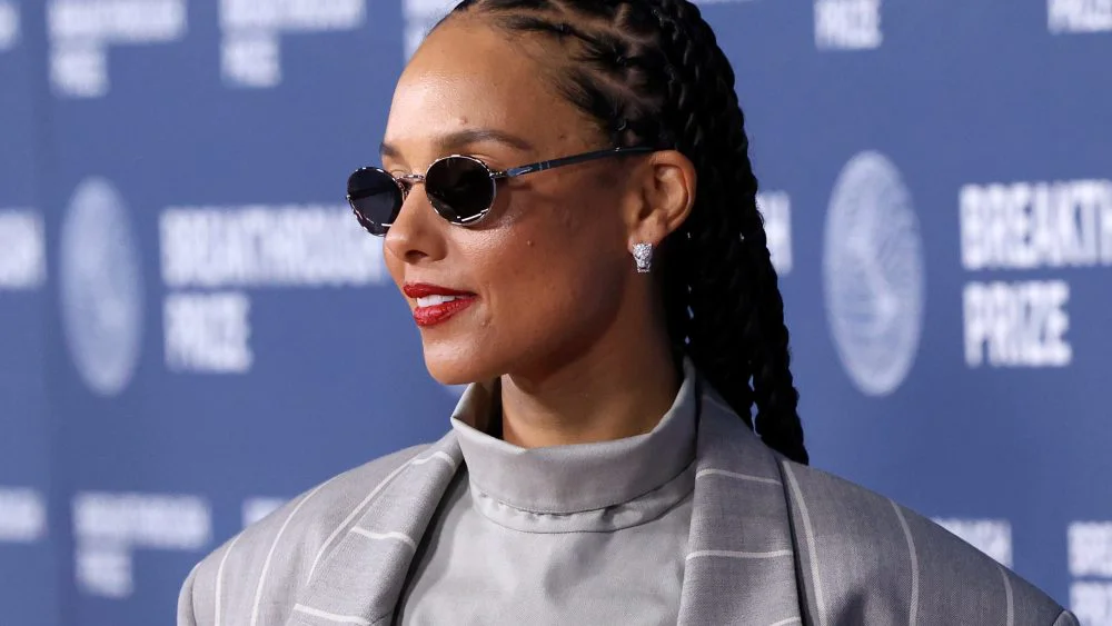 Alicia Keys firma con CAA en todas las áreas; SONA abre nominaciones para premio a compositor emergente