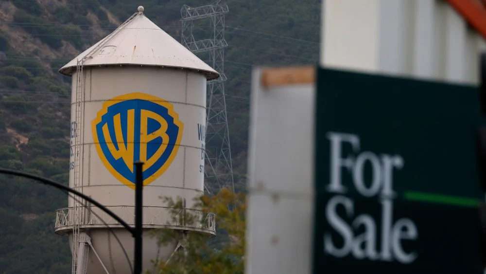 CEO de Regal Cinemas apoya fusión Paramount-Warner Bros. y advierte sobre batalla judicial