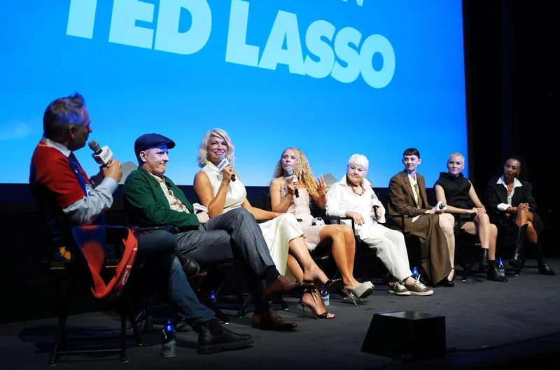 Hannah Waddingham y el elenco de 'Ted Lasso' confirman regreso con enfoque en deporte femenino