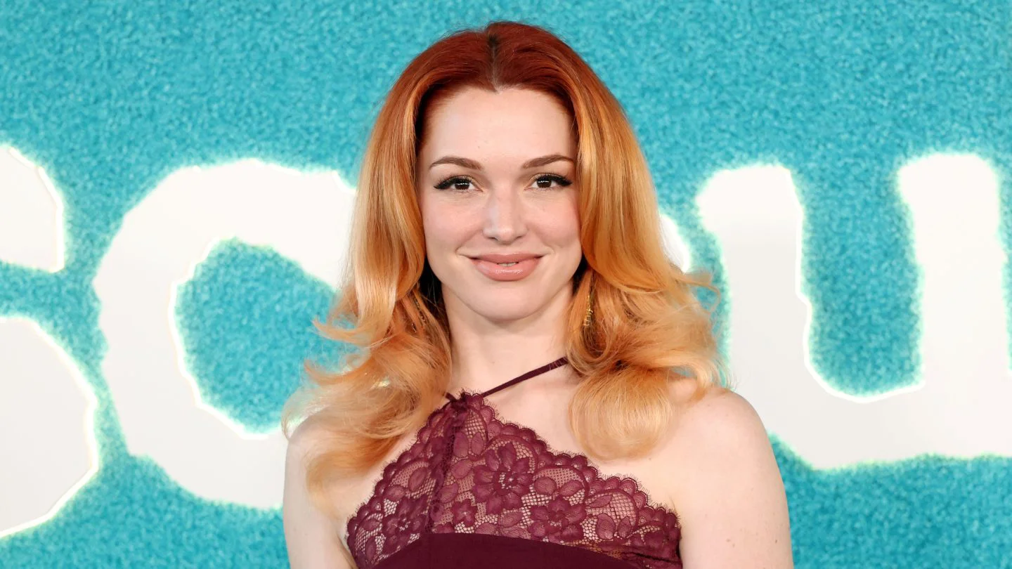 Jennifer Stone, ex estrella de Disney y enfermera, revela que audicionó para 'The Pitt' y sufrió un ataque de pánico