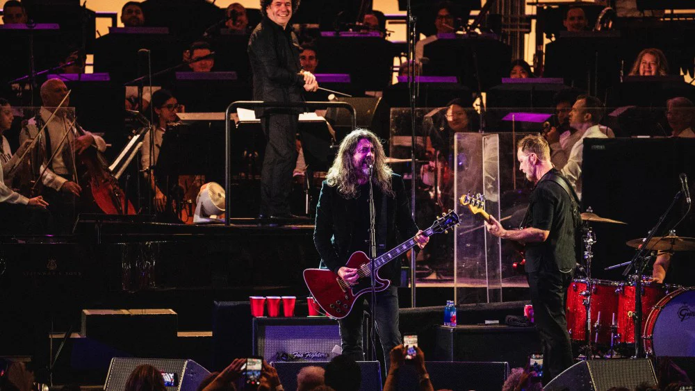 Foo Fighters y Gustavo Dudamel unen fuerzas en debut histórico en el Hollywood Bowl
