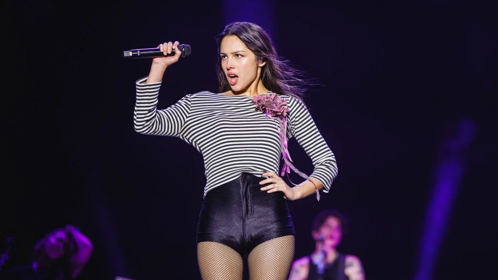 Olivia Rodrigo debuta canciones de su nuevo álbum en concierto sorpresa en Brooklyn