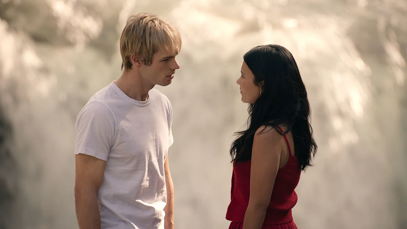 Temporada 3 de 'My Life with the Walter Boys' cumple el deseo del romance entre Jackie y Cole
