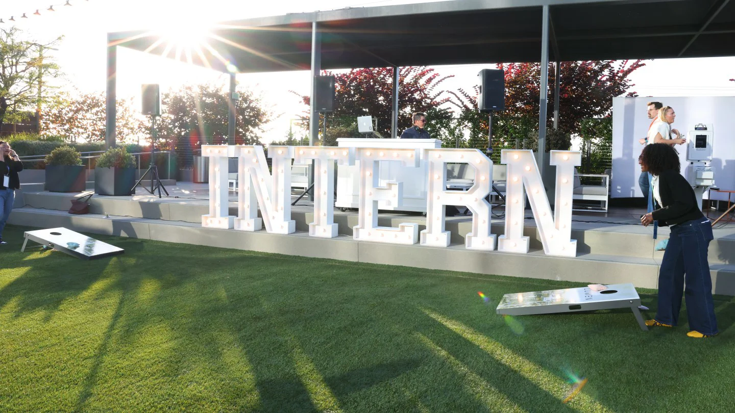 Empresas de Hollywood honran el Día Nacional del Pasantía con evento masivo en Los Ángeles