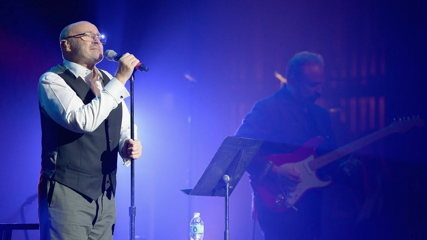Phil Collins revela que casi muere por abuso de alcohol en 2024