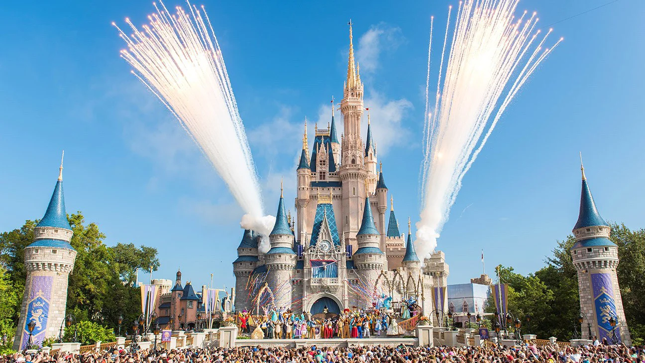 Disney elimina cobertura de salud para cónyuges con seguro propio ante alza de costos médicos