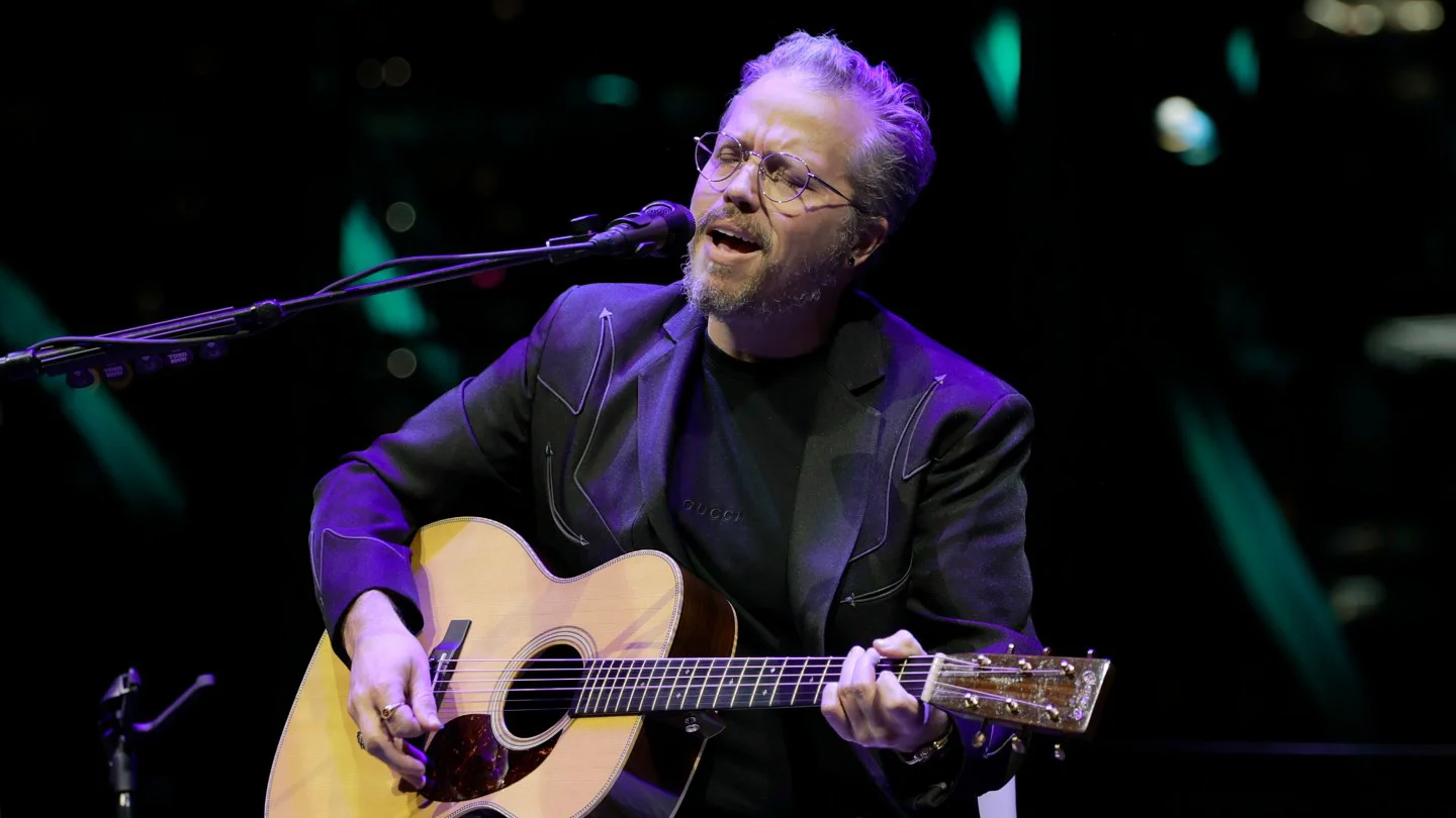 Jason Isbell demanda a la plataforma de IA musical Suno por explotar identidades de artistas