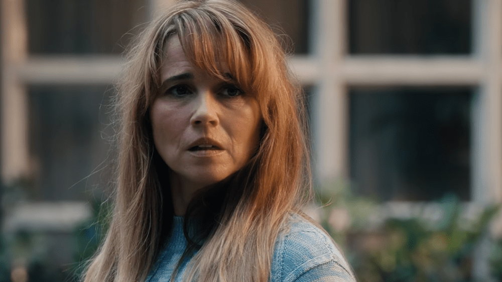 Peacock lanza tráiler de 'Crystal Lake', precuela de 'Friday the 13th' con Linda Cardellini