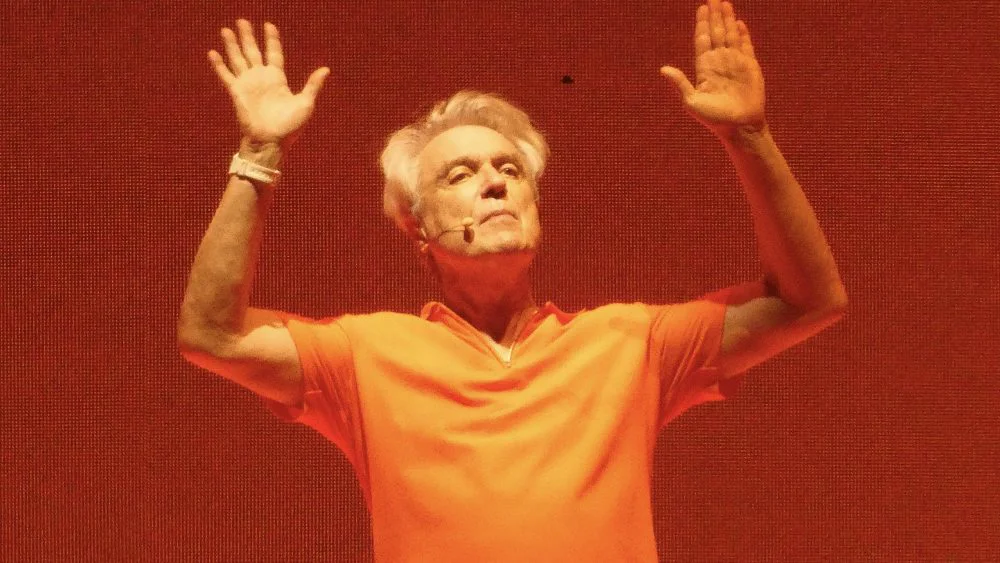 David Byrne presenta su gira 'Who Is the Sky?' en el Hollywood Bowl
