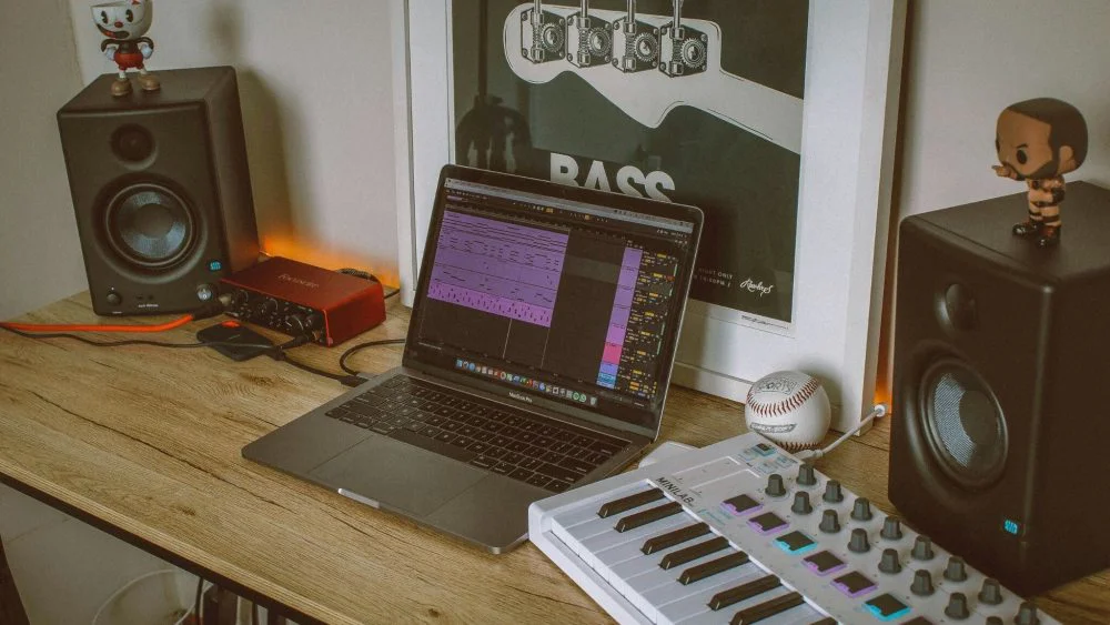 Distribuidoras como DistroKid son vitales para artistas independientes en el panorama musical actual