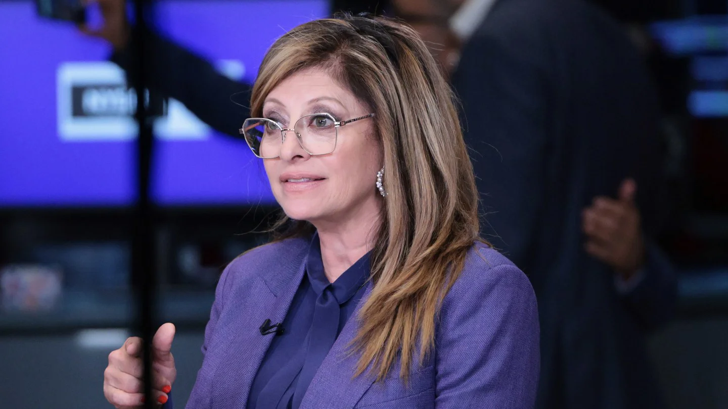 Abogado de Maria Bartiromo niega su despido de Fox News y afirma que sigue empleada